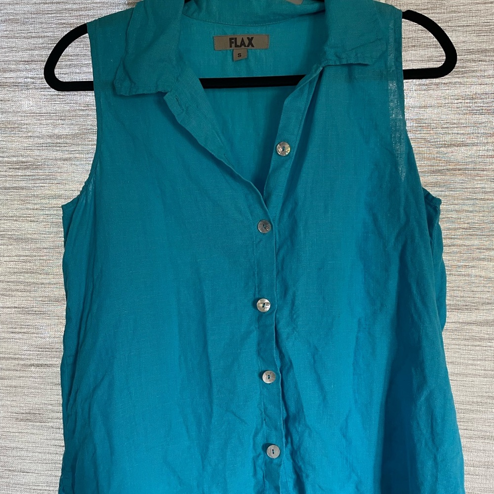 Flax sleeveless button down top